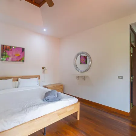 4 Bed Songthai - 5 Holiday home
