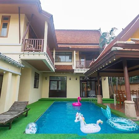 4 Bed Songthai - 5 Holiday home