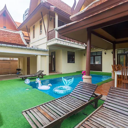 4 Bed Songthai - 5 Holiday home