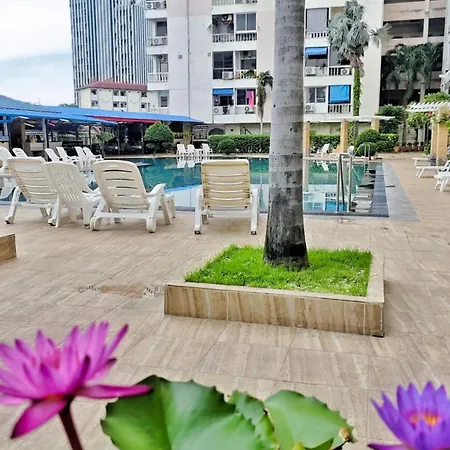Apartment 5分钟到海边 市中心 全新房 全新泳池 自助锁 网络电视 阳台 私人洗衣机 可两房联订 *
