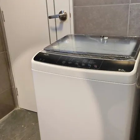 Apartment 5分钟到海边 市中心 全新房 全新泳池 自助锁 网络电视 阳台 私人洗衣机 可两房联订 *