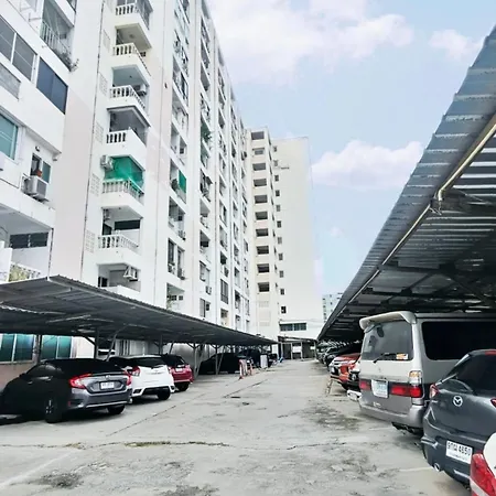5分钟到海边 市中心 全新房 全新泳池 自助锁 网络电视 阳台 私人洗衣机 可两房联订