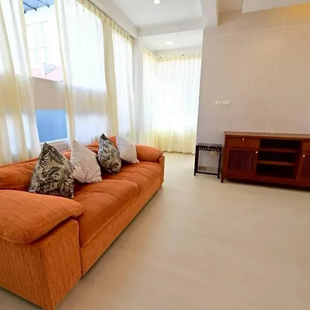 Fiscus 3 Bedrooms With Private Pool.