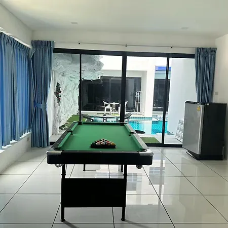 Monalisa Pararise Pool Homestay