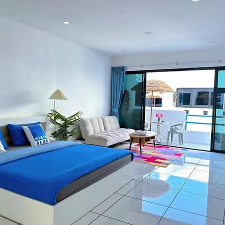 Monalisa Pararise Pool Homestay