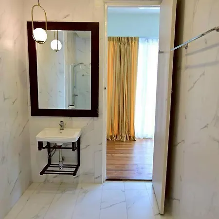 Fiscus 3 Bedrooms With Private Pool. *