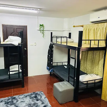 Farang House Aparthotel 3*