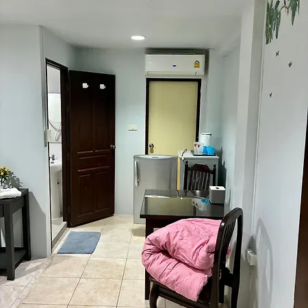 Farang House Aparthotel