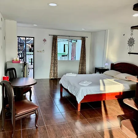 Farang House 3*