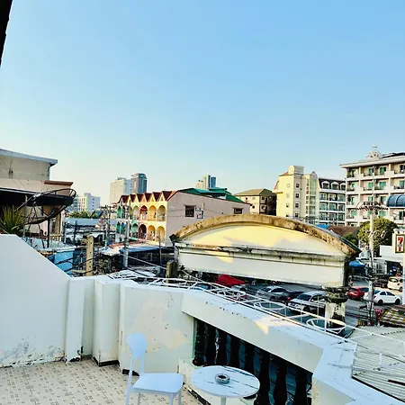 Aparthotel Farang House 3*
