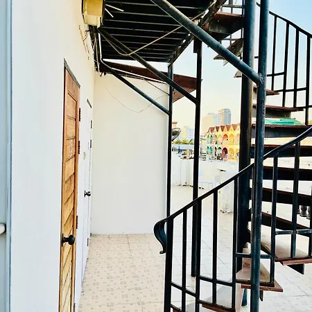 Farang House Aparthotel