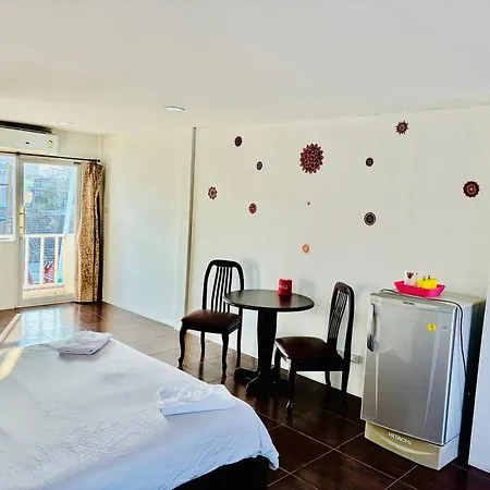 Farang House Aparthotel