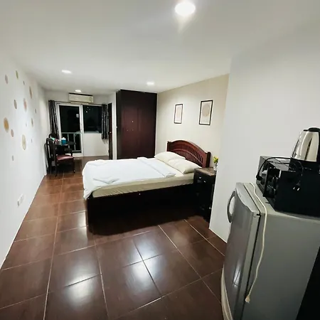 Farang House Aparthotel