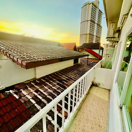 Farang House Aparthotel 3*