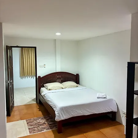 Aparthotel Farang House 3*