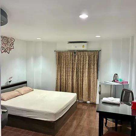 Aparthotel Farang House 3*