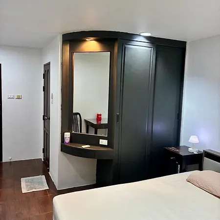 Farang House 3*