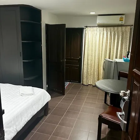 Farang House 3*