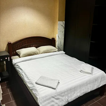 Farang House 3*