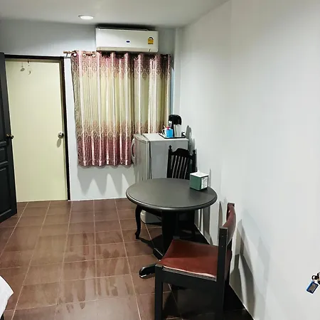 Farang House Aparthotel