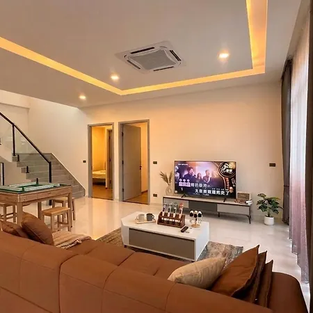 Villa Amarin - Huge 7 Bedroom Private Pool House In Next To Walking Street Pattaya