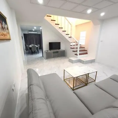 Corrib Village Phratamnak Cozy 4 Bdr Pool Villa