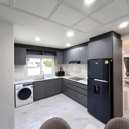 Corrib Village Phratamnak Prime Location 4bdr Villa,pool Villa Pattaya