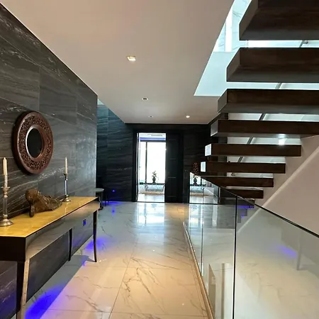 Villa 1600m Nearly Walkstreet Elevator *
