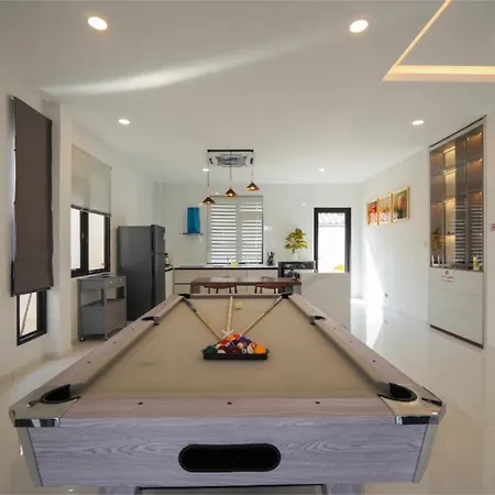 Villa Amarin - Huge 7 Bedroom Private Pool House In Next To Walking Street Pattaya