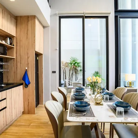 Modern 4br Pool In Good Location *