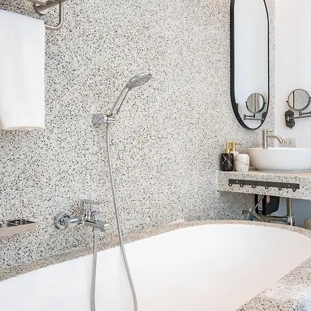 Location 5br Pool Downtown Villa Pattaya