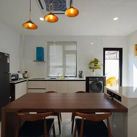 Villa Amarin - Huge 7 Bedroom Private Pool House In Next To Walking Street Pattaya