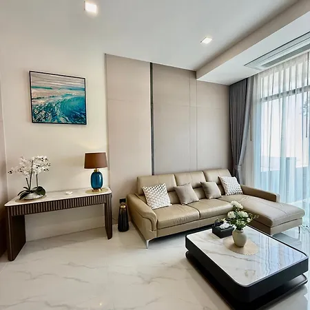 Villa La Richie - Luxury Townhouse In A Comfortable Area Pattaya