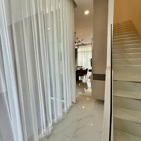 Villa La Richie - Luxury Townhouse In A Comfortable Area Pattaya