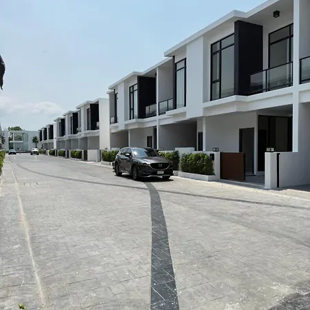 La Richie - Luxury Townhouse In A Comfortable Area Pattaya