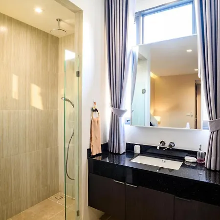 Modern 4br Pool In Good Location *