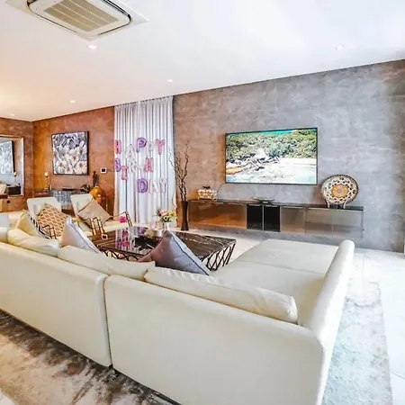 1600m Nearly Walkstreet Elevator Villa Pattaya