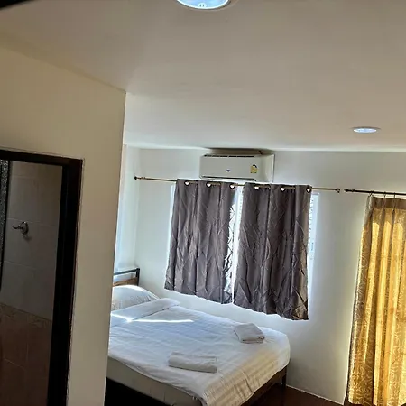 Farang House 3*