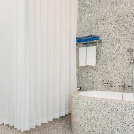 Location 5br Pool Downtown