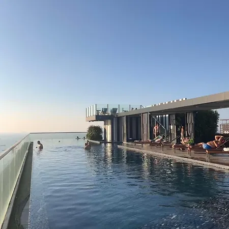 The Base High Floor And Seaview *