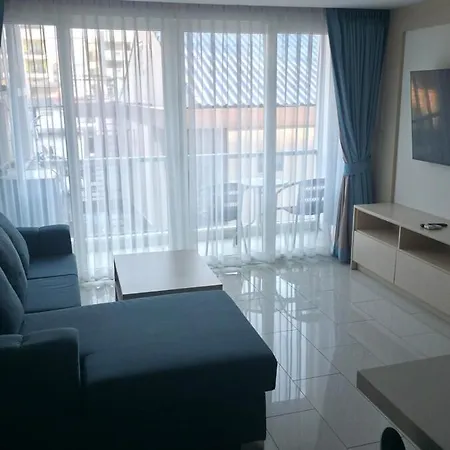 Grand Avenue Cityview 50 Sqm Wifi Tv