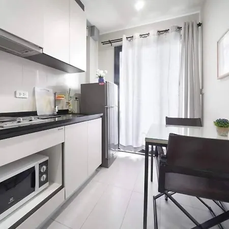 The Base High Floor And Seaview Apartment *