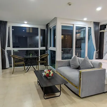 Luxury Pool Centara Avenue Apartment