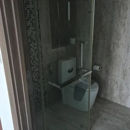 Grand Avenue Cityview 50 Sqm Wifi Tv