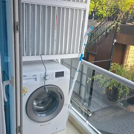 Grand Avenue Cityview 50 Sqm Wifi Tv Apartment