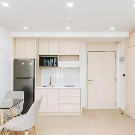 Apartment 1 Bedroom French Style With Lagoon Pool Pattaya