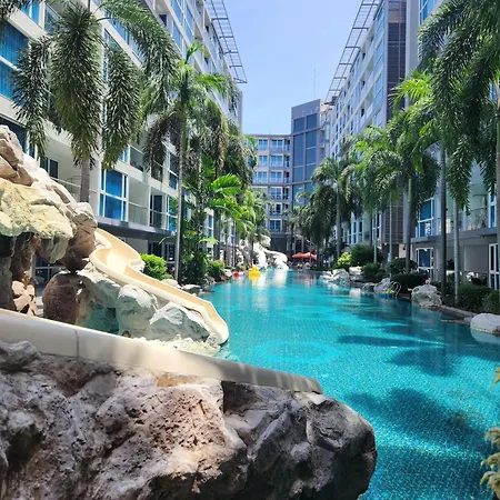 Luxury Pool Centara Avenue * Pattaya
