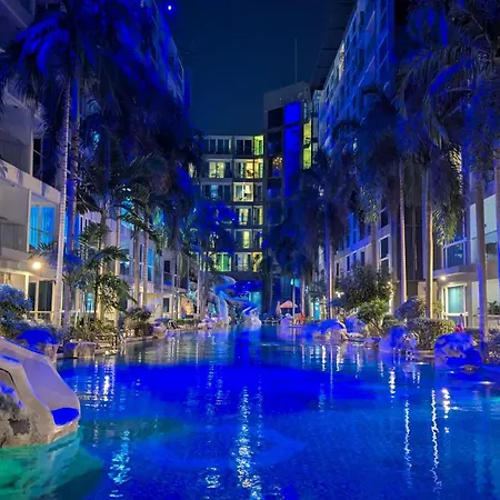 Luxury Pool Centara Avenue Pattaya