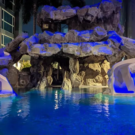 Luxury Pool Centara Avenue * Pattaya