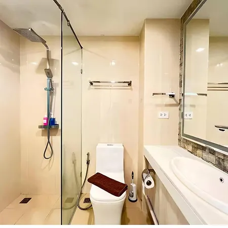 Living At Great Location Apartment Pattaya